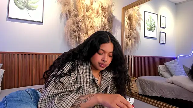 MIAHIVANOV live sex cam