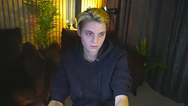 RoxyFlamee's cam snapshot