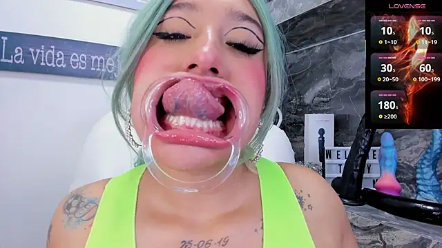 miss_danika's cam snapshot