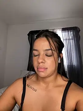 trianawhite live sex cam