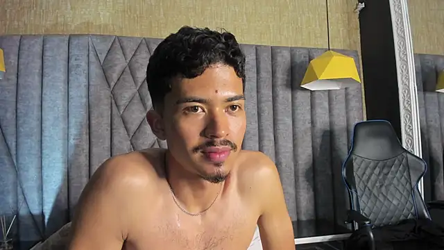 NicolaiKarav live sex cam