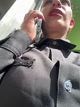 Alysson-- live sex cam