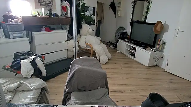 CeriseLapine live sex cam