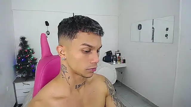 Leonard_Price live sex cam