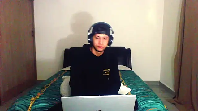 bladetrinityn's cam snapshot