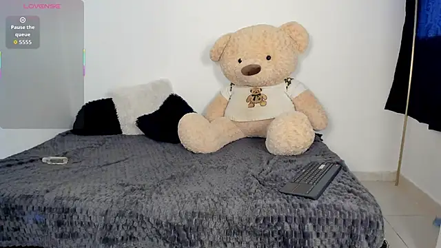 LittleParker's cam snapshot