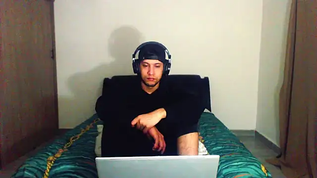 bladetrinityn's cam snapshot