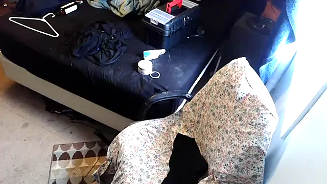 EdgarAlenPole's cam snapshot