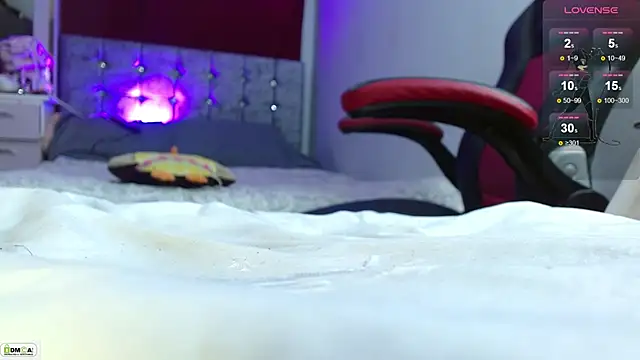 Miss_scarllet_'s cam snapshot