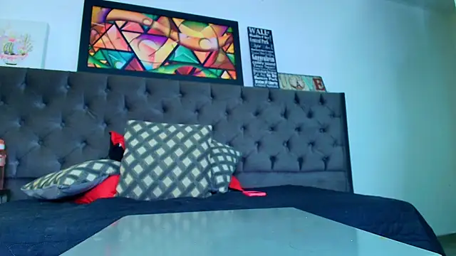 elinne_hendrix_'s cam snapshot