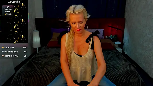 Luna__Lewis's cam snapshot