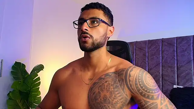 LiamGarcia1 live sex cam