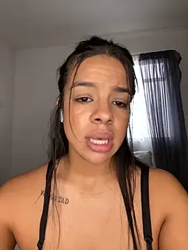 trianawhite live sex cam