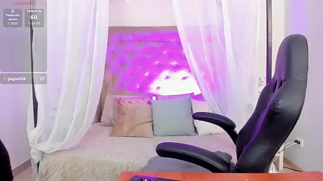 Kari_Kaory's cam snapshot