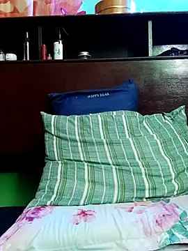 QueenSoreal live sex cam