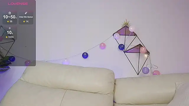 Enola_Holmes_'s cam snapshot