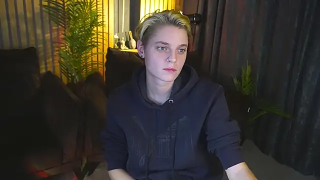 RoxyFlamee's cam snapshot