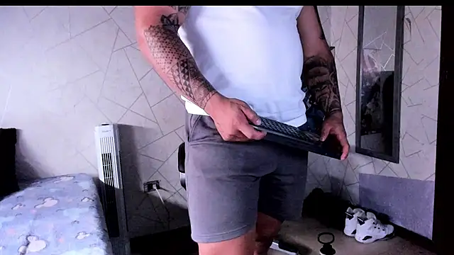 Cristian_Walker live sex cam