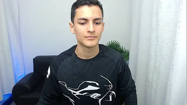 Matiius18 live sex cam