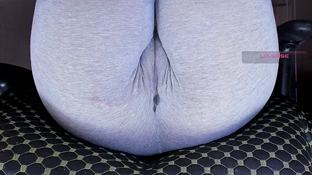 Cameltoe_squirt_inPants's cam snapshot