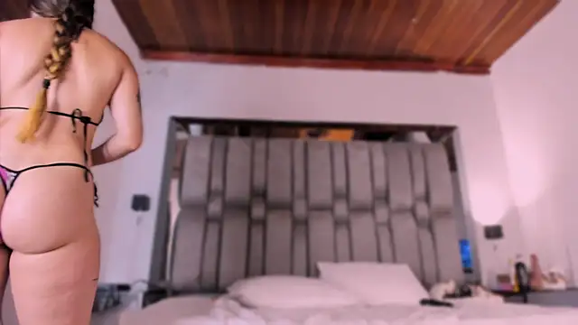 NikkySmiith live sex cam