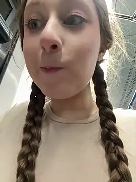 FroggyAnna live sex cam