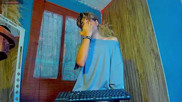 Leo_Glow live sex cam