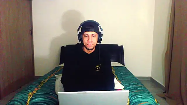 bladetrinityn's cam snapshot