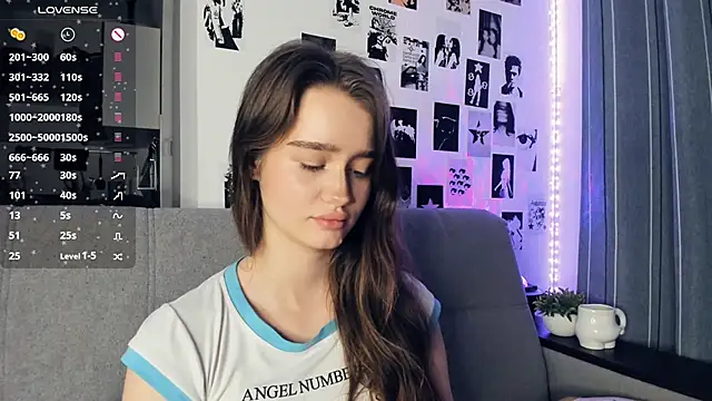 lovelyalivia's cam snapshot