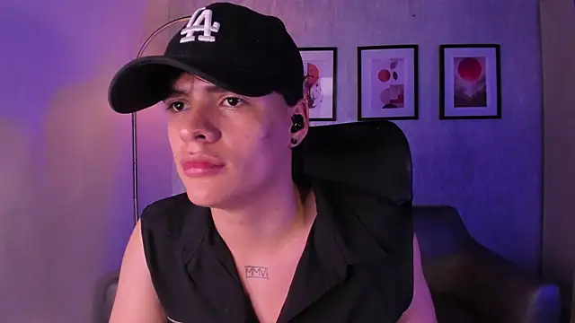 BenitoSaenz live sex cam