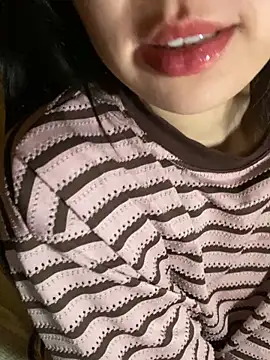 Uyennii02 live sex cam