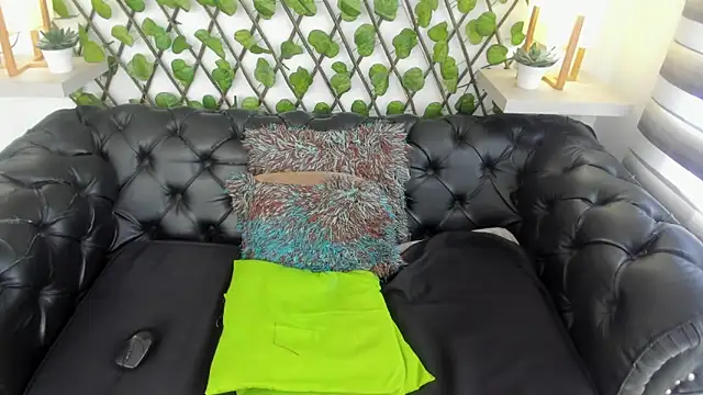 MARGOT_WHISPER's web cam