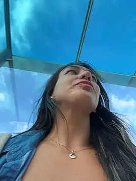 Ninabigtitied's cam snapshot