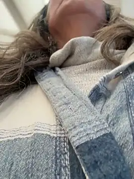 emma_tour's cam snapshot