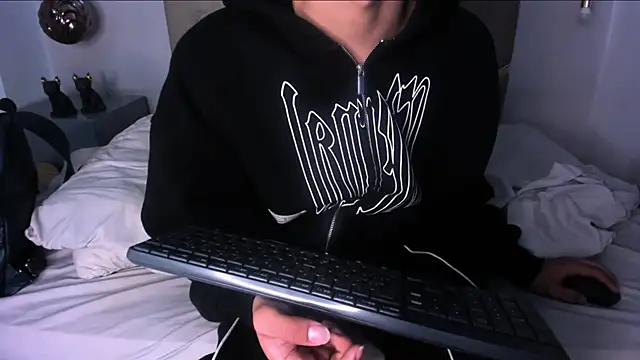 OliIverr22 live sex cam