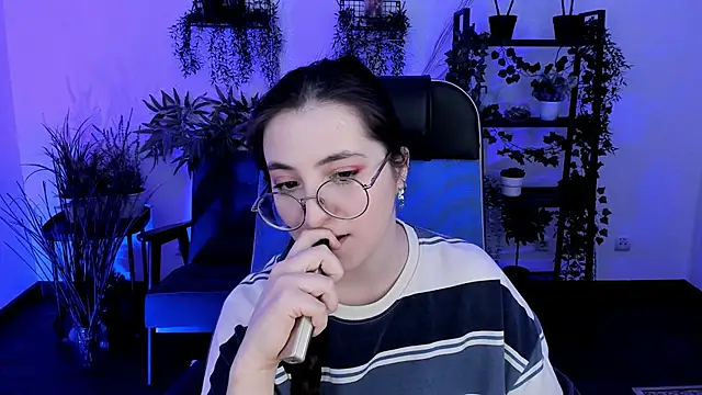 VirtuallVoyant live sex cam