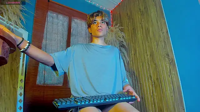 Leo_Glow live sex cam