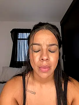 trianawhite live sex cam