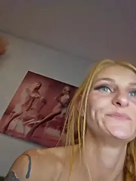 LessiaMia live sex cam