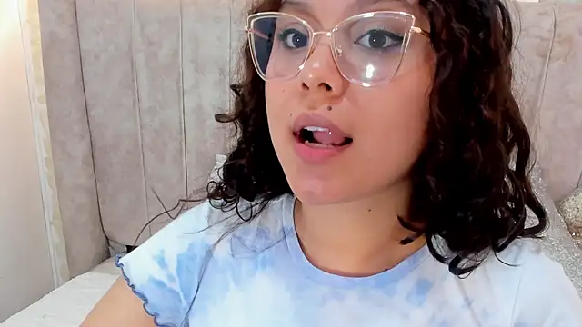 ayleenn_'s cam snapshot