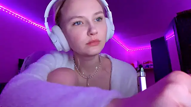 KarinRobertson live sex cam