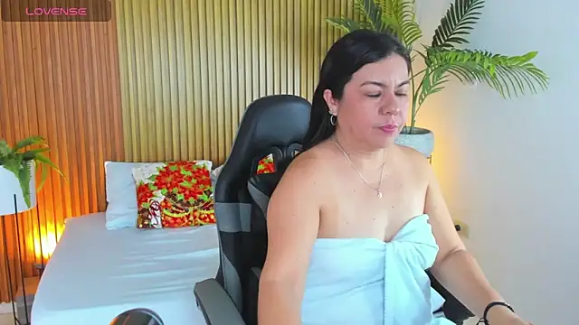 nahia_13's cam snapshot