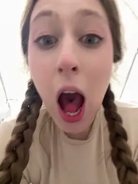 FroggyAnna live sex cam