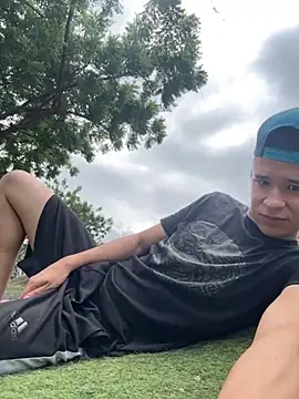 outdoors11 live sex cam