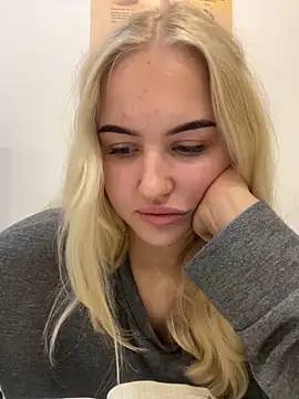 VanillaCakes live sex cam