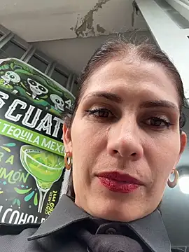 Alysson-- live sex cam