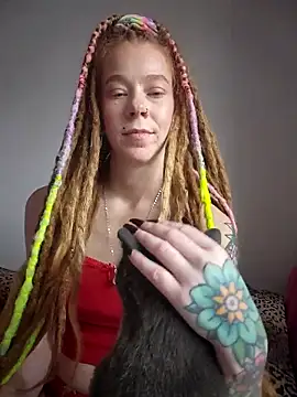 LucidLucy's cam snapshot