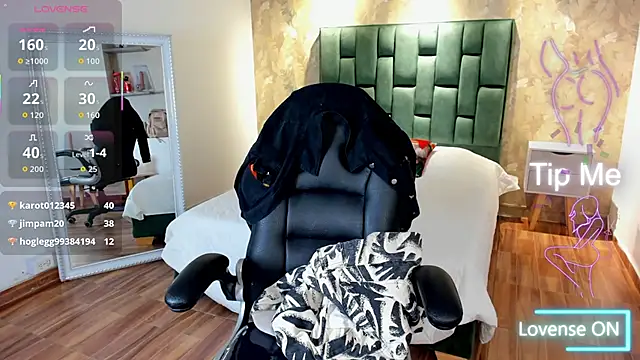 april_dumont's cam snapshot