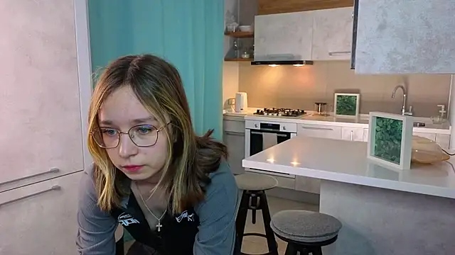 SharriDobes live sex cam