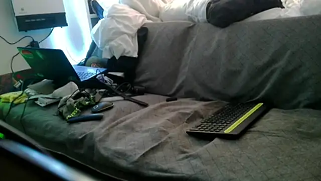 Luv2SuckBWC92 live sex cam